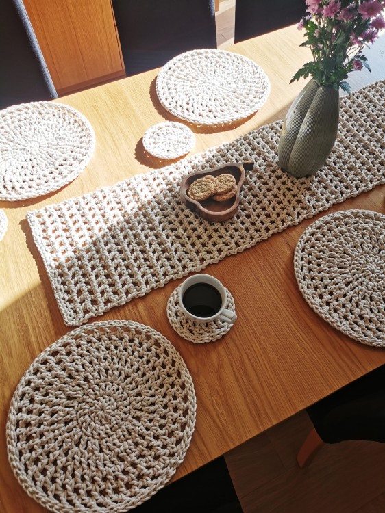 eleganckie podkładki na stół do jadalni