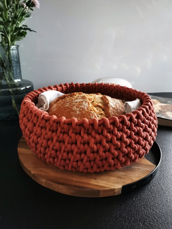 pleciony kosz na pieczywo