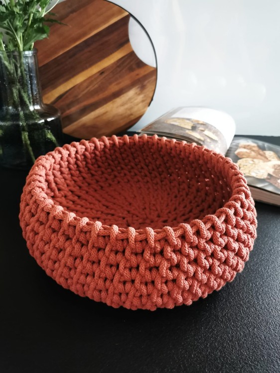 pleciony kosz na pieczywo
