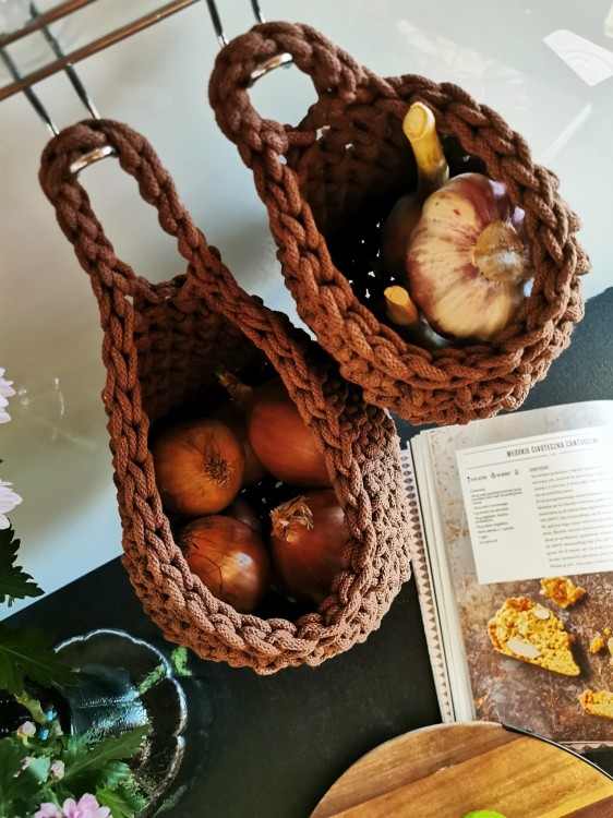 duży pojemnik do kuchni