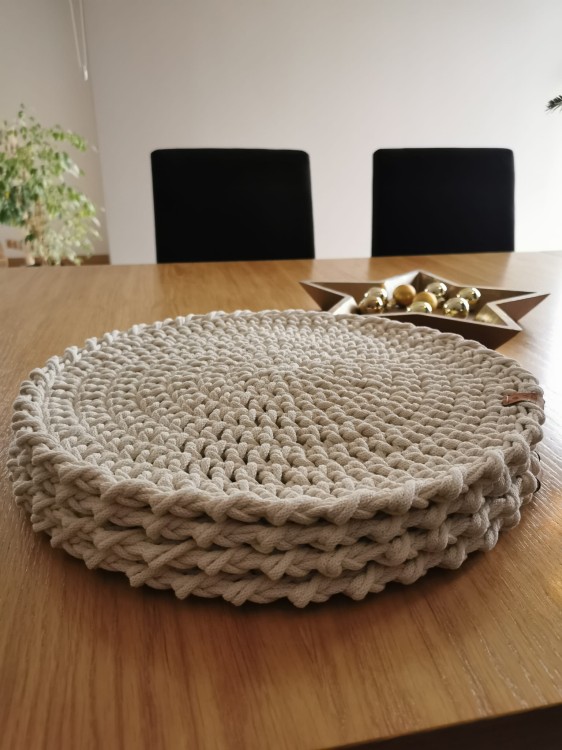 Neutral table decor 4.jpg