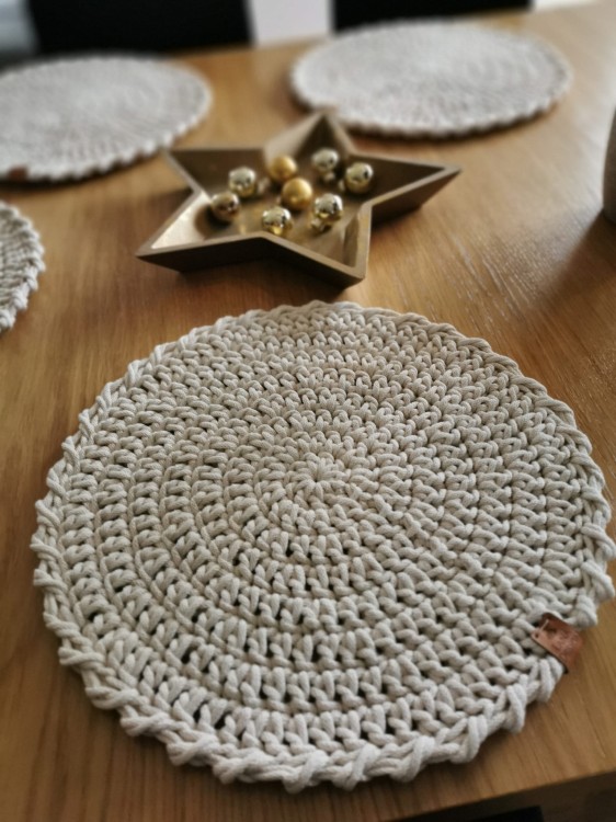 Neutral table decor.jpg