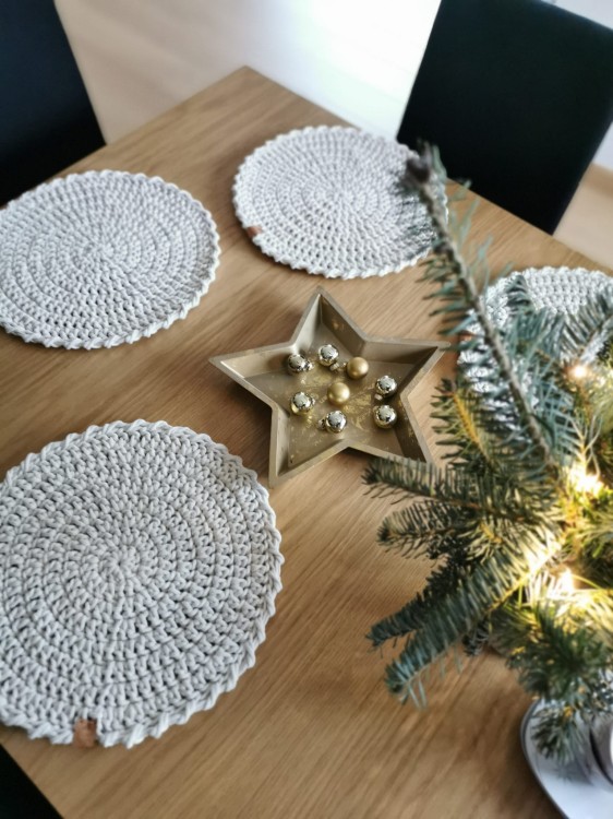 Neutral tones placemats set.jpg