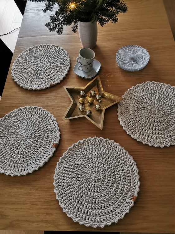 Neutral tones placemats set 1.jpg